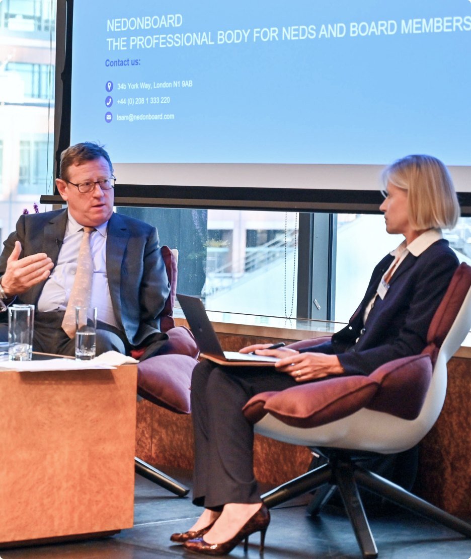 Two individuals from Nedonboard having a discussion while seated in chairs.